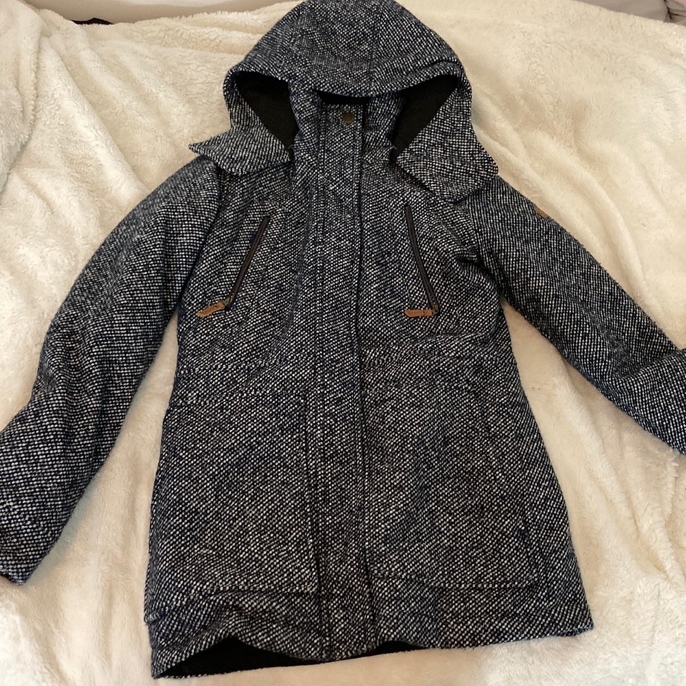 Never used Roxy jacket. - Picture 2 of 7